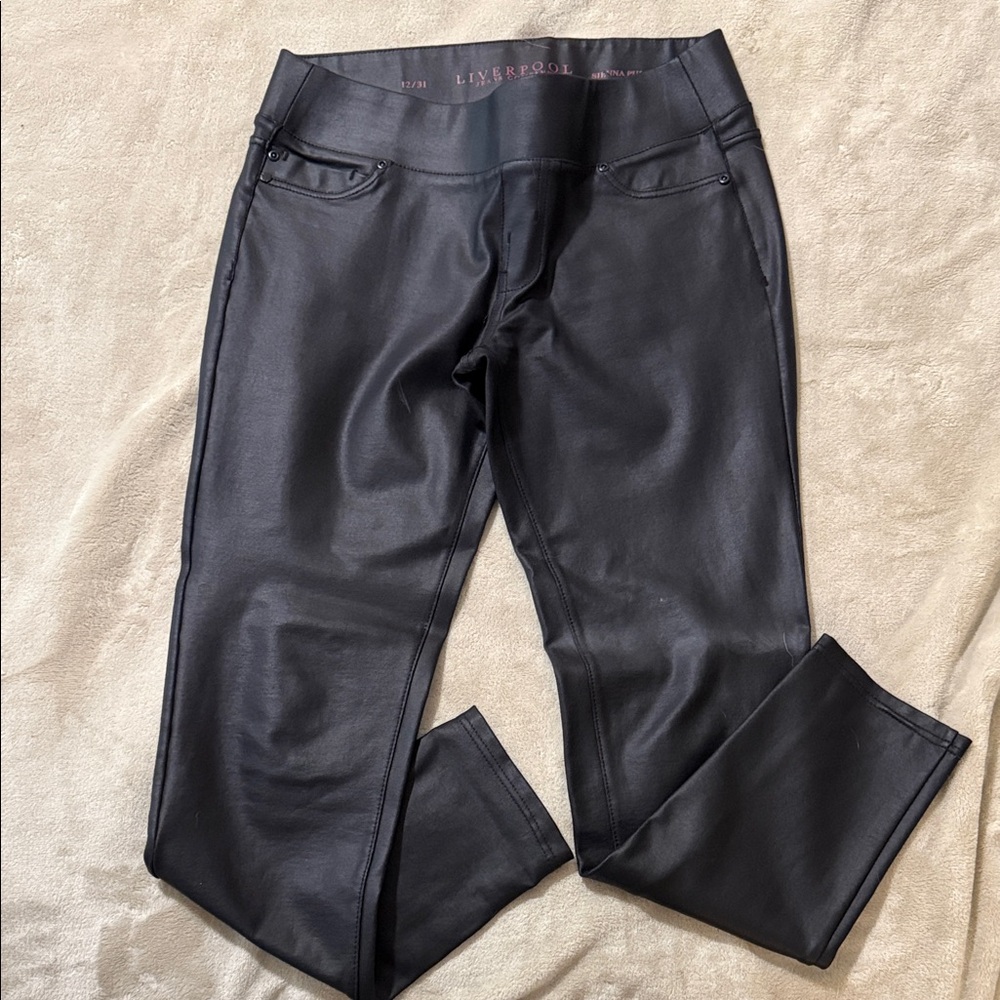 Liverpool Women's Sleek Black Leggings
